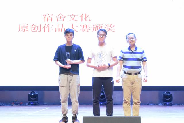 http://jd.gcu.edu.cn/sites/default/files/u4/dsc_1543_wpstu_pian_.jpg