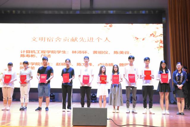 http://jd.gcu.edu.cn/sites/default/files/u4/dsc_1525_wpstu_pian_.jpg